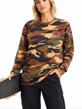 Hollister Women's Camo Roses Long Sleeve t-shirt, Size S/M